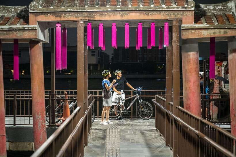 Bangkok: Night Bike Tour with Temples & Flower Market Visit - The Giant Swing and the ride home