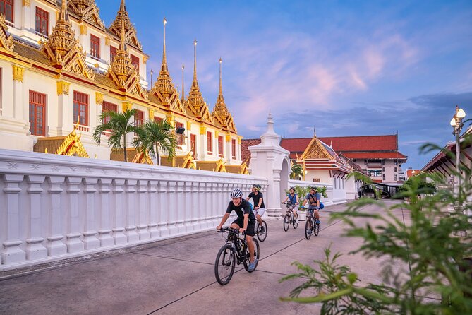 Bangkok: Night Bike Tour with Temples & Flower Market Visit - Why Bangkok works so well after sunset