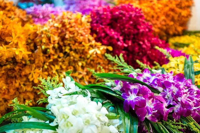 Bangkok: Night Bike Tour with Temples & Flower Market Visit - Pak Khlong Talat, Bangkok’s flower market