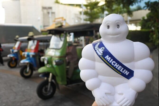 Bangkok Night Food Tour By Tuk Tuk - Rattanakosin offers a passing look at old Bangkok