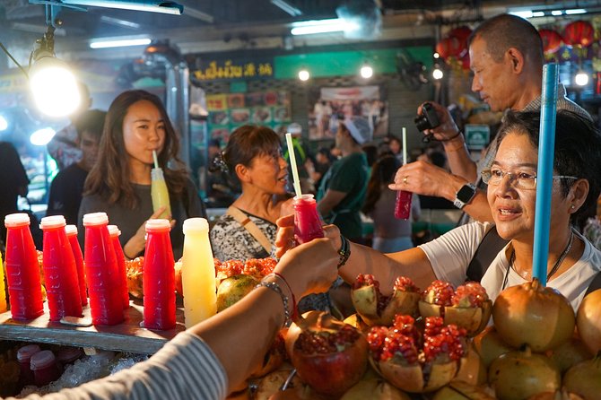 Bangkok Night Michelin Foodie Tour in Chinatown with 15+ tastings - Starting at Wat Mangkon after dark