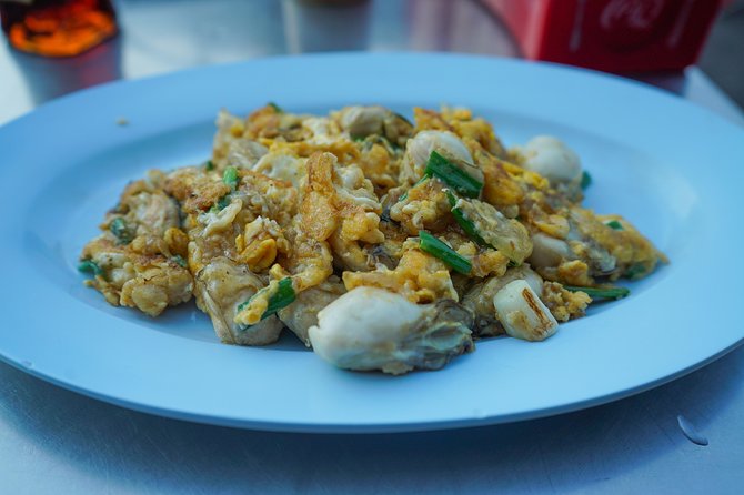 Bangkok Night Michelin Foodie Tour in Chinatown with 15+ tastings - Finishing on an old bar street