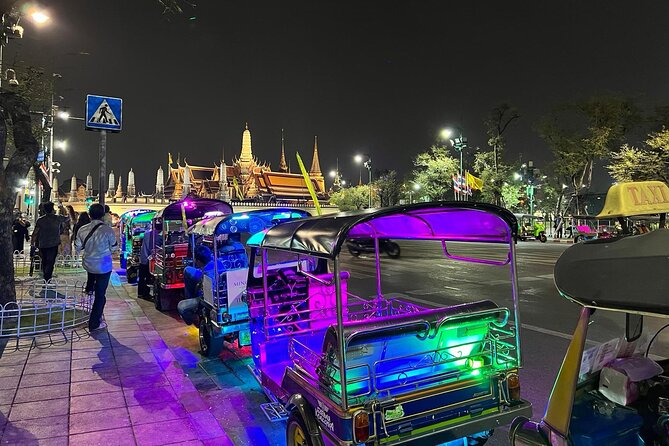 Bangkok Night Tour: Food, Temple & Tuk Tuk - Pak Khlong Talat, Bangkok’s flower market