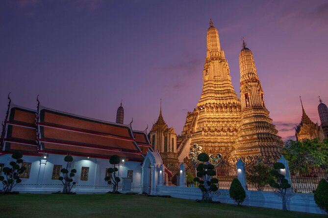 Bangkok Night Tour: Wat Arun, Wat Pho, Chinatown & Tuk Tuk Ride - Chinatown after dark