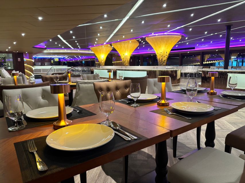 Bangkok: Opulence Luxury Chao Phraya Dinner Cruise - Wat Arun and the opening Thai dance