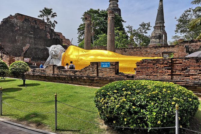 Bangkok: Private Ayutthaya and Bang Pa-In Summer Palace Tour - Wat Mahathat and the famous Buddha head