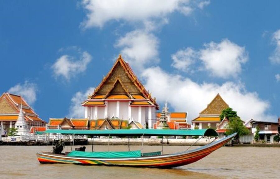 Bangkok: Private Thonburi Longtail Boat Tour & Wat Pho Visit - Arriving at Wat Pho, the Temple of the Reclining Buddha