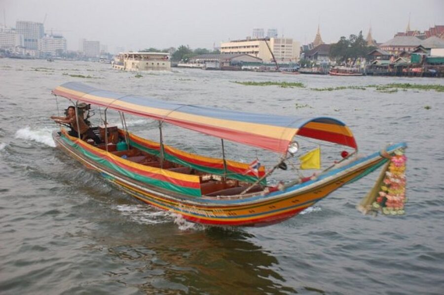 Bangkok: Private Thonburi Longtail Boat Tour & Wat Pho Visit - The one-hour longtail boat ride