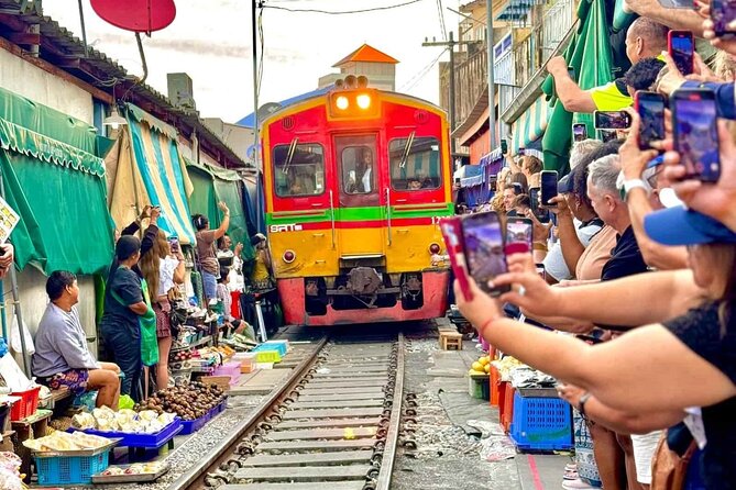 Bangkok: Railway and Floating Market Tour + Dragon Temple - Why this three-stop trip works
