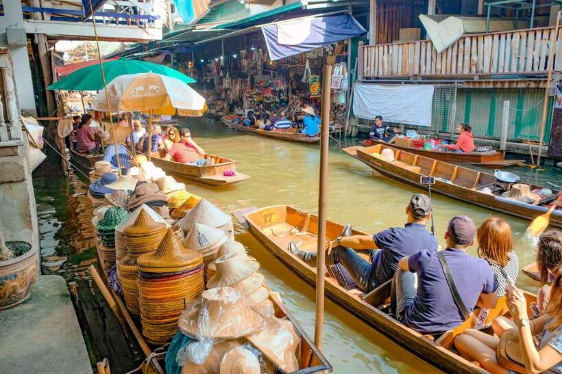 Bangkok: Railway and Floating Market Tour with Dragon Temple - The road time and small-group setup