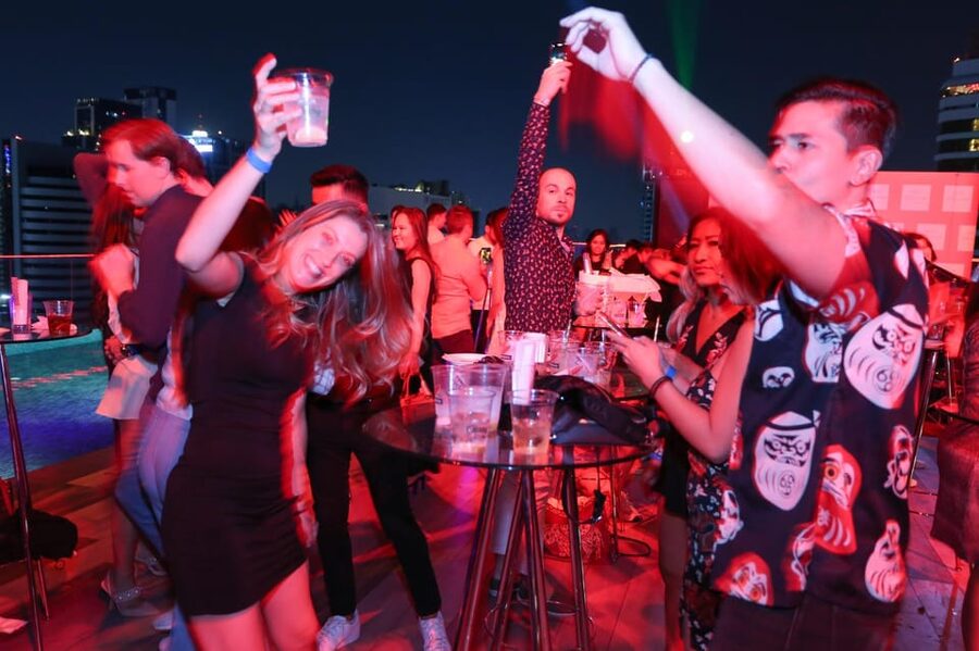 Bangkok: RedSquare Rooftop Bar at Novotel Sukhumvit 4 - Music, mood, and service