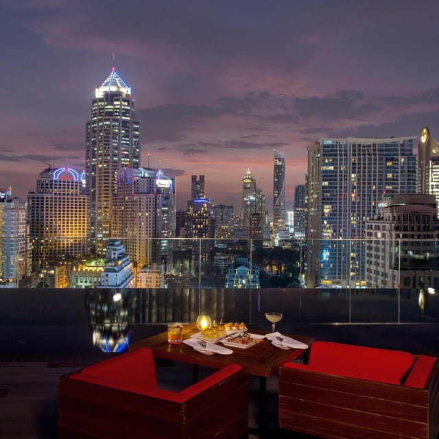 Bangkok: RedSquare Rooftop Bar at Novotel Sukhumvit 4 - Dress rules and practical planning