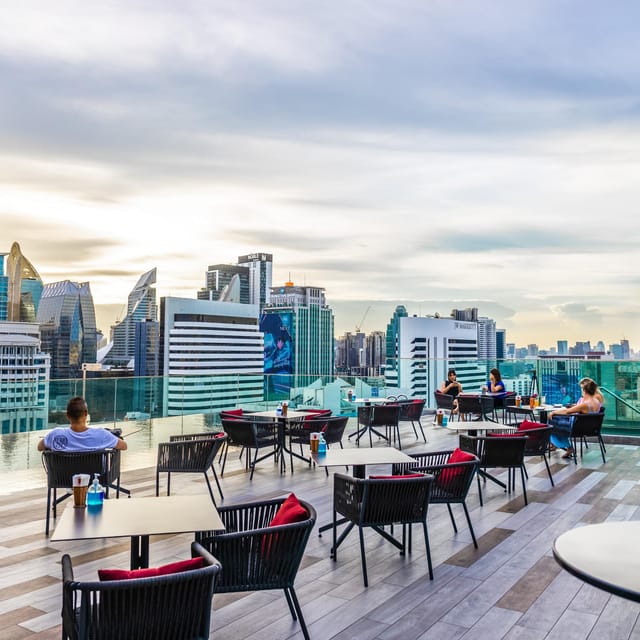 Bangkok: RedSquare Rooftop Bar at Novotel Sukhumvit 4 - What happens during the 90 minutes