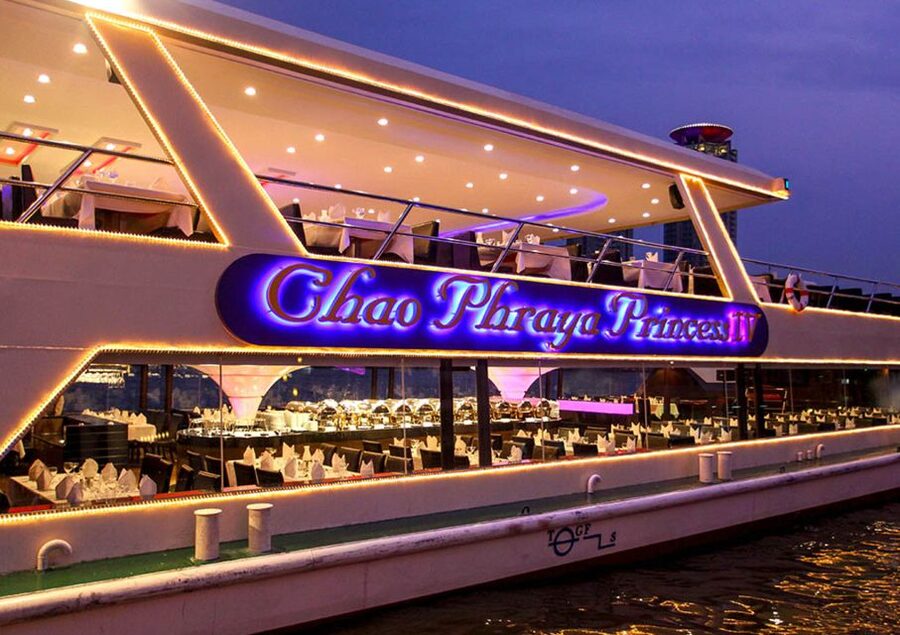 Bangkok: River Dinner Cruise on the Chao Phraya Princess - Live music that changes the mood