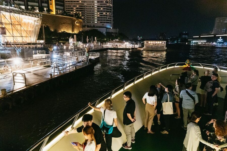 Bangkok: River Dinner Cruise on the Chao Phraya Princess - Getting to Iconsiam and finding the boat