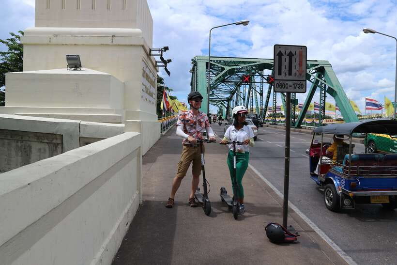 Bangkok: Riverside E-Scooter Adventure with StreetFood Snack - What the guides add