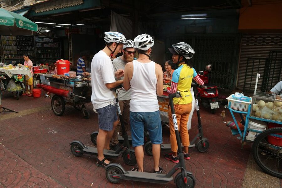 Bangkok: Riverside E-Scooter Adventure with StreetFood Snack - Tha Din Daeng Market and local food