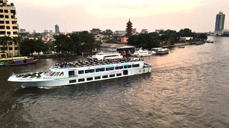 Bangkok: Royal Princess Chao Phraya Dinner Cruise - Dinner with Thai, Japanese, Western, and seafood choices