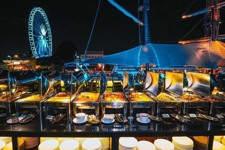 Bangkok: Royal Princess River Dinner Cruise with Live Music - Practical advice before you reserve