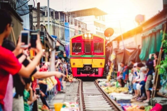Bangkok's Best: City Highlights & Floating Market Private Tour - Wat Arun across the Chao Phraya River