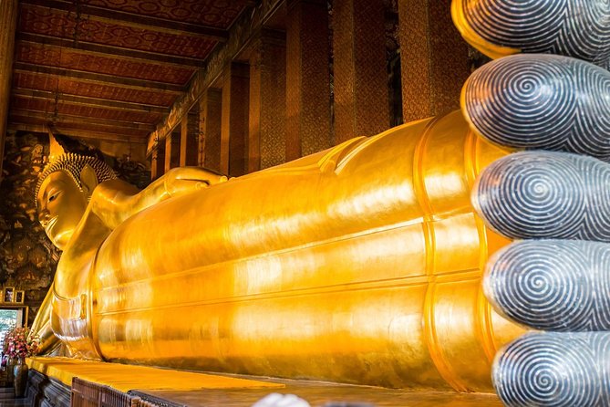 Bangkok's Landmarks Tour : GrandPalace WatTraimit WatPho WatArun - Lunch in the middle of the temple day