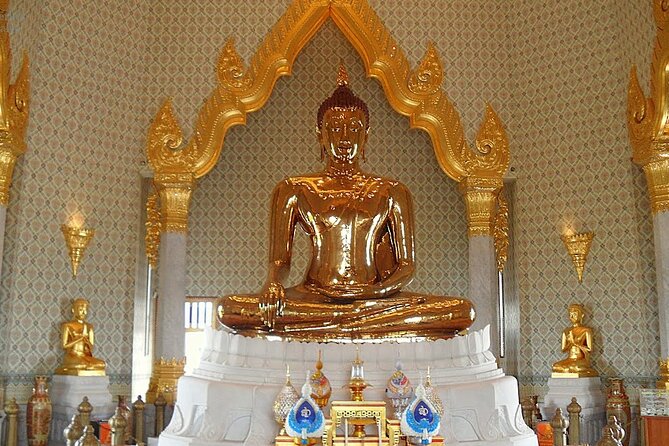 Bangkok’s Three Iconic Temples: Wat Traimit, Wat Pho & Wat Arun - Dress, heat, and practical temple manners