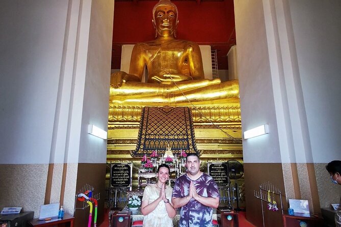 Bangkok Selfie Expert Tour: Little India, Wat Traimit & Wat Pho - A flower selfie at Pak Khlong Talat