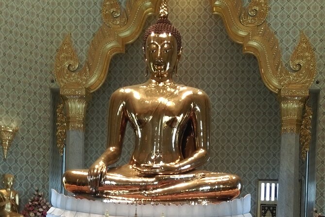 Bangkok Selfie Expert Tour: Little India, Wat Traimit & Wat Pho - Phahurat Market and the samosa stop