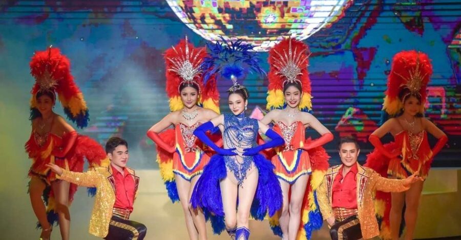 Bangkok: Skip-the-Line Golden Dome Cabaret Show Tickets - The theater, costumes, and stage production