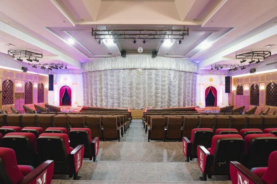 Bangkok: Skip-the-Line Golden Dome Cabaret Show Tickets - What the experience does best
