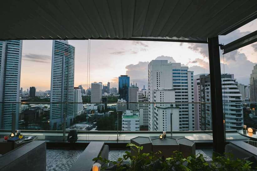 Bangkok: Sky on 20 Rooftop Bar With Free Flow Drinks - Who will get the most from Sky on 20