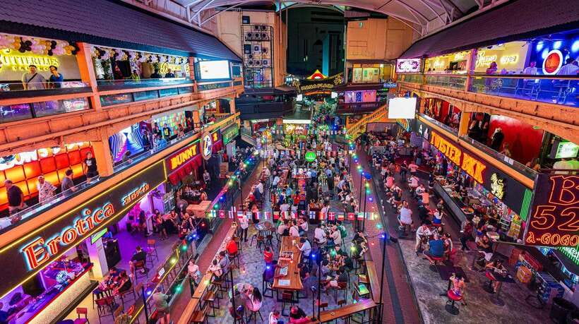 Bangkok: Soi Cowboy, Nana, Soi 11, Rooftops, Clubs & Go Go’s - The optional local bar and Nana Plaza ending
