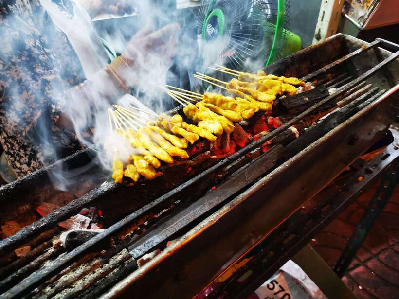 Bangkok: Street Food Tasting Tour at Night - Dietary limits are the biggest booking issue