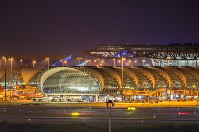 Bangkok Suvarnabhumi Airport: VIP Meet & Greet Service (Fasttrack) - VIP at the airbridge, Standard at gate D5