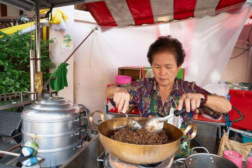Bangkok: Talad Noi Hidden Gems & Street Food Adventure - Holy Rosary Church and Talad Noi’s mixed past