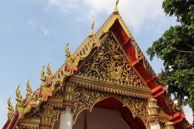 Bangkok Temples and City Highlights Tour - Democracy Monument and Chinatown from the road