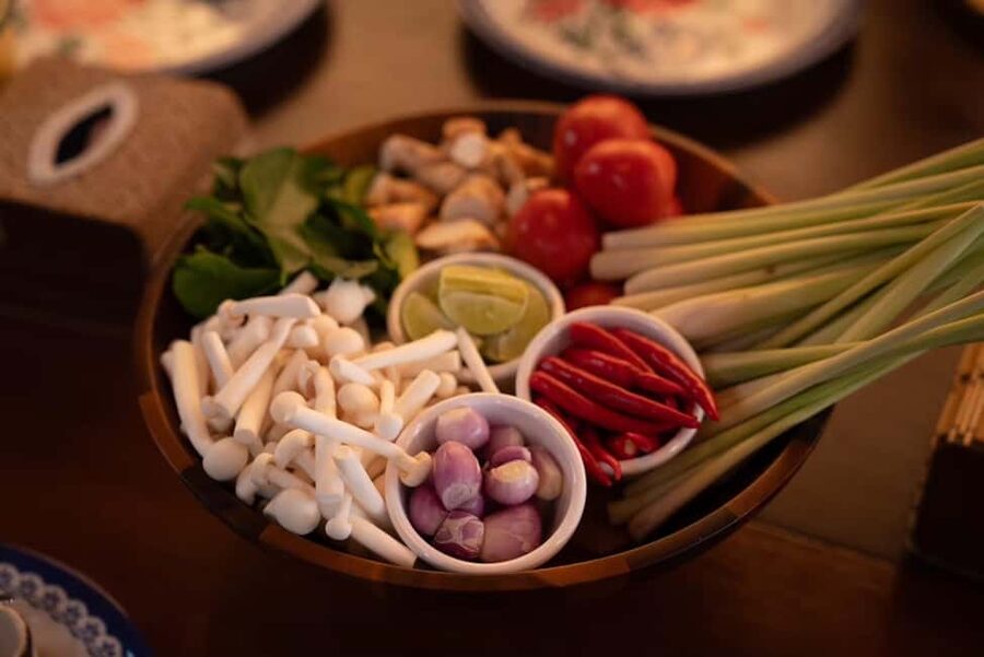 Bangkok: Thai Cooking Class With 4 Dishes & Thai Drink - Eating together in a family-style setting