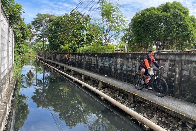 Bangkok Tour by Boat and Bike - Why the small group improves the experience