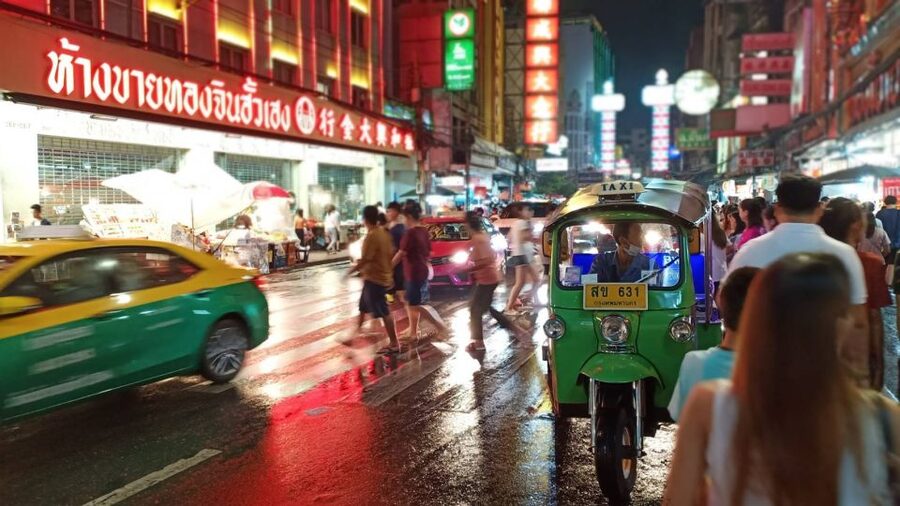 Bangkok: Travstore Original Bangkok Discovery Tour - The guide can shape the whole evening