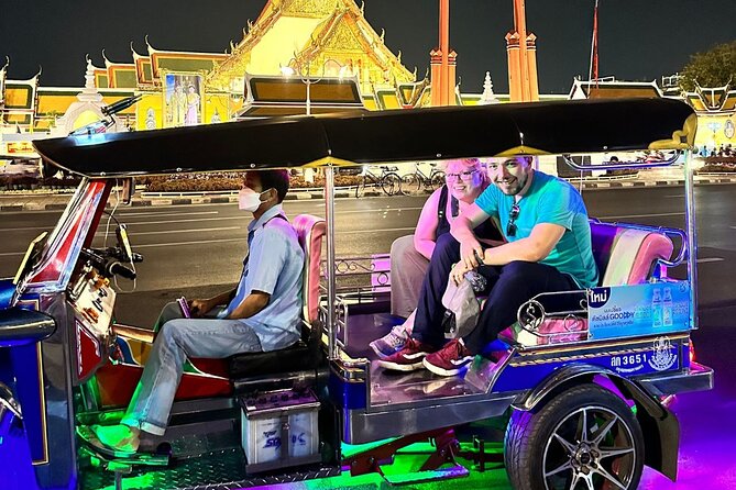 Bangkok Tuk Tuk Food Tour By Night - The first tastings: noodles, soup, and dim sum