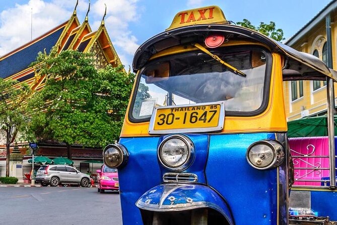 Bangkok Tuk Tuk Tour - Hotel-pickup & Dinner - Kuan Yim Shrine brings you into Chinatown