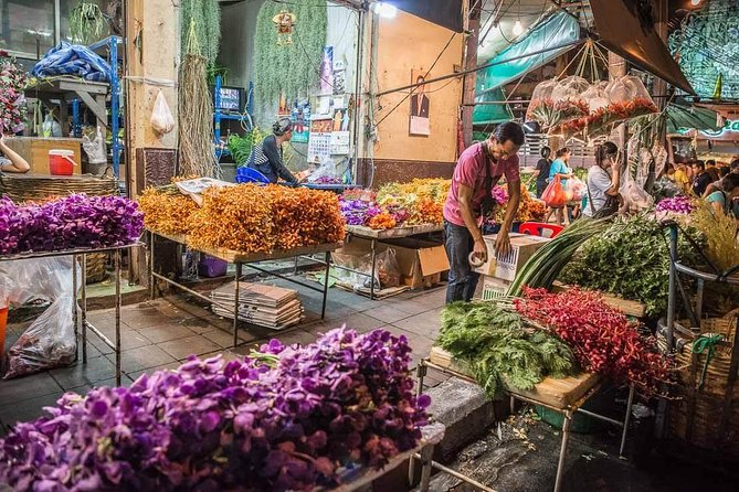 Bangkok Tuk Tuk Tour - Hotel-pickup & Dinner - Khao San Road in a short, lively stop