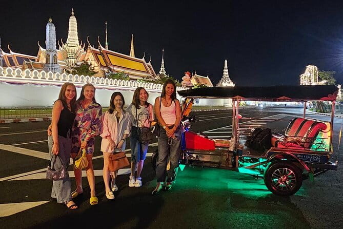 Bangkok TUK TUK Twilight Cultures Market and Food Taste - Song Wat Road: old streets with a food and art angle