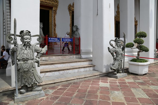 Bangkok Tuk Tuk Walk & Temple Tour With Wat Pho, Arun & Traimit - What $136 per person really covers