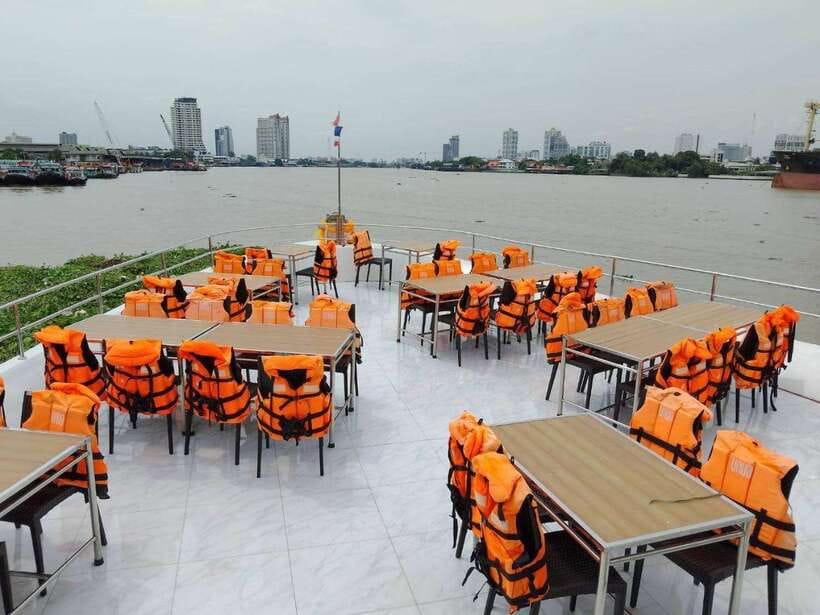 Bangkok: Unicorn Chao Phraya River Dinner Cruise - Dinner: seafood, Thai dishes, and buffet timing