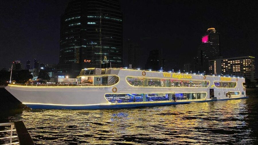 Bangkok: Viva Alangka Chao Phraya Dinner Cruise - The weather and seating problem