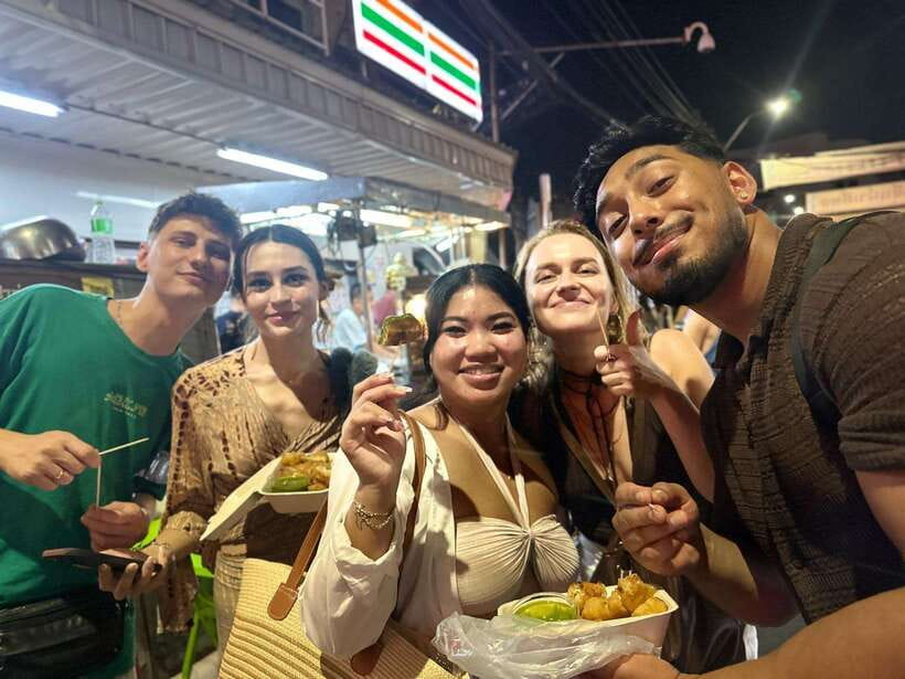Bangkok Walking Tour : Mouthwatering Journey Food Tour - Meeting vendors and seeing food prepared