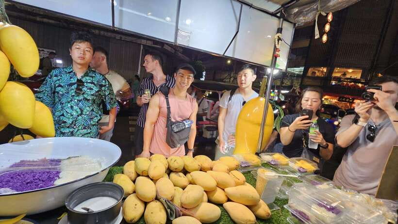 Bangkok Walking Tour : Mouthwatering Journey Food Tour - Temples and landmarks between food stops