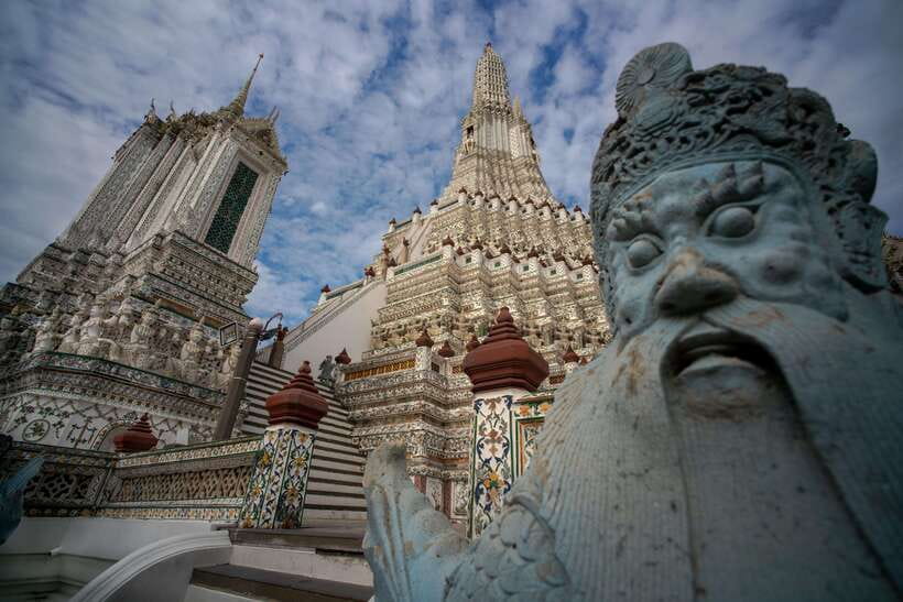 Bangkok: Wat Pho and Wat Arun Guided Walking Tour - Wat Arun beside the Chao Phraya River