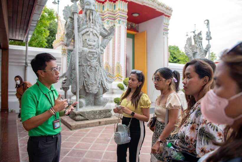 Bangkok: Wat Pho and Wat Arun Guided Walking Tour - Who should book this temple walk?